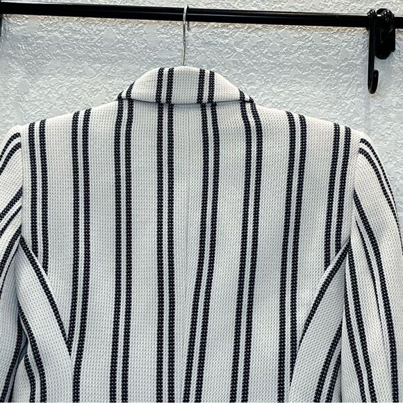Zara Woman Striped Textured Single Button Blazer in Ivory and Navy size Small - Picture 5 of 14